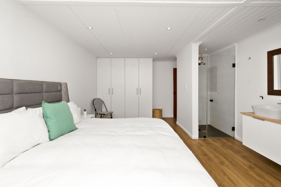 5 Bedroom Property for Sale in Oakhurst Estate Western Cape